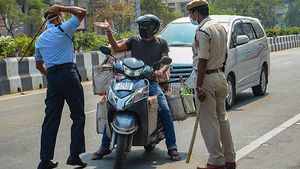 కరోనా ఎఫెక్ట్ : 11 వేలకు పైగా వాహనాల సీజ్