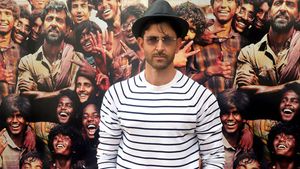 మరింత లగ్జరీగా హృతిక్ రోషన్ మాడిఫైడ్ మెర్సిడెస్ బెంజ్ వి-క్లాస్