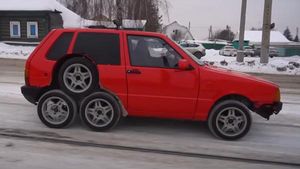 ఎప్పుడైనా ఇలాంటి 8 చక్రాల ఫియట్ యునో చూసారా?