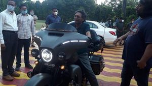లగ్జరీ బైక్‌పై కనిపించిన భారత సుప్రీంకోర్ట్ ప్రధాన న్యాయమూర్తి