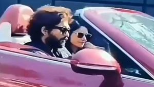 3 కోట్ల కంటే ఎక్కువ ఖరీదైన లగ్జరీ కార్‌లో కనిపించిన స్టైలిష్ స్టార్ అల్లు అర్జున్.. ఆ కార్ ఏదో మీరూ చూడండి
