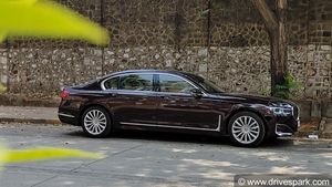 బిఎమ్‌డబ్ల్యూ 730ఎల్‌డి లగ్జరీ సెడాన్ రివ్యూ.. లేటెస్ట్ ఫీచర్స్ & వివరాలు