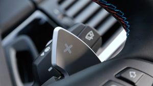 కారులో ఉన్న పాడిల్ షిఫ్ట్ ఫీచర్ యొక్క ప్రయోజనాలు