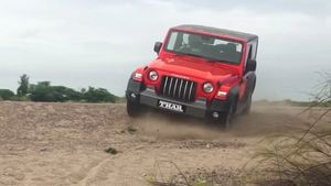 మా డిజైన్ కాపీ కొట్టి మహీంద్రా థార్ ఎస్‌యూవీని తయారు చేశారు: జీప్!