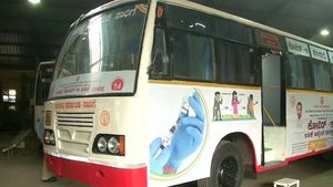 మీకు తెలుసా.. అక్కడ బస్సులు కోవిడ్-19 వ్యాక్సిన్ సెంటర్లుగా మారాయ్