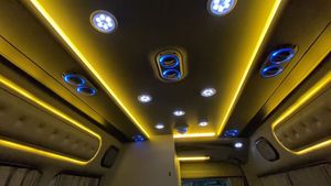 లగ్జరీ హోమ్‌గా మారిన Toyota Hiace MPV; వీడియో వైరల్