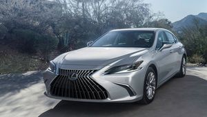 భారత మార్కెట్లో అడుగుపెట్టిన కొత్త Lexus ES300h: ధర & వివరాలు