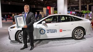 రీఫిల్లింగ్ చేయకుండా 1,359 కిమీ ప్రయాణించి 'గిన్నిస్ రికార్డ్' పొందిన Toyota Mirai: వివరాలు