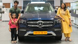 జర్మన్ లగ్జరీ కారు కొన్న ప్రేమకావాలి హీరో 'ఆది'.. మీరు చూసారా..!!