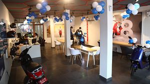 కేరళలో మొదటి Bgauss ఎలక్ట్రిక్ స్కూటర్ షోరూమ్ ప్రారంభం.. ఏ2 మరియు బి2 మోడళ్ల విడుదల