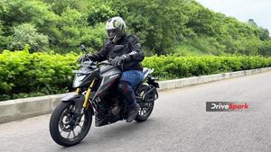 హోండా సిబి300ఎఫ్ టెస్ట్ రైడ్ రివ్యూ.. బోరింగ్ క్లాసిక్ బైక్‌లను పక్కన పెట్టి, ఈ స్పోర్టీ స్ట్రీట్ ఫైటర్‌ను ఎక్