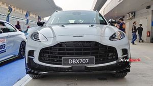 పండుగ సీజన్‌లో భార‌త్‌లో విడుదలైన అత్యంత ఖరీదైన 'ఆస్టన్ మార్టిన్' కారు.. ధర అక్షరాలా రూ. 4.63 కోట్లు