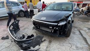 వీడియో: విడుదలైన రోజే ప్రమాదం.. దెబ్బతిన్న ముందుభాగం, ఈ కారు ఎంత వరకు సేఫ్..?