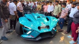 కారులాంటి బైక్, ధర అక్షరాల 1 కోటి 50 లక్షలు మాత్రమే.. ఎందుకో తెలుసా?