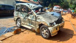 Minor Driving మైనర్ల డ్రైవింగ్.. హల్ చల్ చేస్తున్న యాక్సిడెంట్ వీడియో.. తండ్రిపై కేసు నమోదు..!