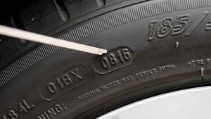 Tyre Codes టైర్లు కొనేటప్పుడు వీటిని కచ్చితంగా తెలుసుకోవాలి.. టైర్లపై ప్రింట్ చేసిన కోడ్స్ వివరాలు మీ కోసం..