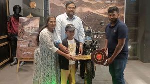 రాయల్‌ ఎన్‌ఫీల్డ్‌ హిమాలయన్‌ 450 డెలివరీలు ప్రారంభం.. ధర రూ. 2.69 లక్షలు, ఆ రోజు వరకే ఆఫర్‌.!!