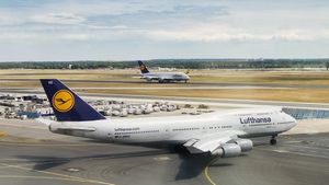 విమానం కిటికీలు గుండ్రంగానే ఎందుకు ఉంటాయో తెలుసా.. దాని వెనుక అసలు కారణమిదే.!!