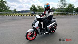 BGauss RUV350 E-Scooter Full Review బిగాస్‌ నుంచి కొత్త ఎలక్ట్రిక్‌ స్కూటర్‌ ఇదొక బిందాస్‌ బండి.. ఫుల్‌ రివ్యూ