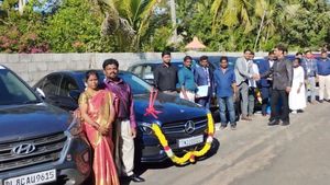 ఉద్యోగులకు ఏకంగా బెంజ్.. పండుగకు 28 కార్లు, 29 బైక్‌లను గిఫ్ట్ ఇచ్చిన కంపెనీ