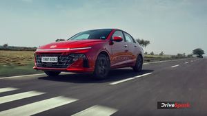 అయ్యే పాపం ఈ కారు పరిస్థితి ఇలా మారిపోయిందేంటి.. విషయం తెలిస్తే కన్నీళ్లాగవు.. షాక్‌లో హ్యుందాయ్