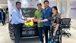 సెంచరీ హీరో నితీష్ రెడ్డి కొత్త కారు కొన్నాడా..? సోషల్‌ మీడియాలో వైరల్ అవుతున్న ఫోటో.. అసలు రహస్యం ఇదే
