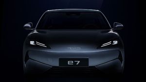 ఈ కారులో ఎంత తిరిగినా ఛార్జింగ్ అయిపోతుందన్న బాధ ఉండదు.. ఎంతైనా చైనా టెక్నాలజీనే వేరు