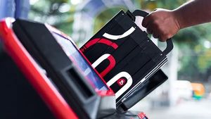 కొత్తగా ఈవీ కొనేవాళ్లు ఏం చూడాలి.. ఫాస్ట్ ఛార్జింగ్ vs బ్యాటరీ స్వాపింగ్.. ఈ రెండిట్లో ఏది బెస్ట్?