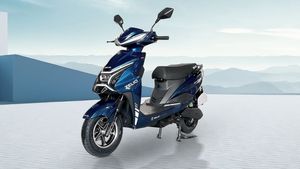 కేవలం రూ.54వేలకే 130కిమీ రేంజ్.. స్టూడెంట్లు, ఉద్యోగులకు డబ్బులు భారీగా ఆదా చేసే స్కూటర్ వచ్చేసింది