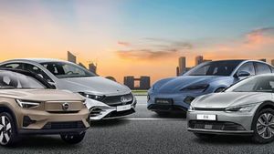 వాహన కొనుగోలుదారులకు గుడ్ న్యూస్, బ్యాడ్ న్యూస్.. చిన్న కార్లు చౌక, లగ్జరీ కార్లు ఖరీదు