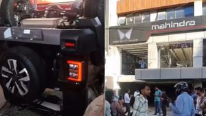 షోరూమ్ నుంచి బయటకు రాలేదు.. అంతలోనే నుజ్జునుజ్జు.. కొత్త కారు కొన్నవారికి షాక్!