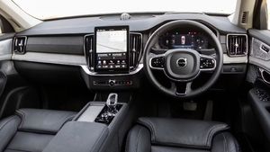 భయ్యా.. జన్మలో వోల్వో కార్లు ఇంత తక్కువ ధరలకు మళ్లీ దొరకవు.. ఆ మోడళ్ల పై ఏకంగా రూ.7లక్షలు తగ్గింపు