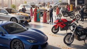 ఆ ఒక్క నిర్ణయంతో లక్షల మంది కార్లు, బైక్స్ కోసం వచ్చారు! కస్టమర్లతో నిండిపోయిన షోరూమ్‌లు