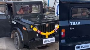 పేదల థార్ ఎంట్రీ ఇచ్చింది! థార్ లాగా కనిపించే మారుతి 800 అందరినీ ఆశ్చర్యపరుస్తోంది!