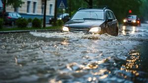 మొంథా తుఫాన్ బీభత్సం..మీ వాహనానికి చేసిన బీమా పాలసీలో ఇవి ఉన్నాయా? లేకపోతే నష్టపోతారు