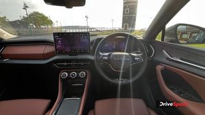 రూ.7.55 లక్షల ప్రీమియం కారుపై కస్టమర్ల దండయాత్ర.. ఫస్ట్ టైం రికార్డు అమ్మకాలతో టాప్ గేర్‌లో దూసుకెళ్లింది