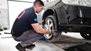 కారు టైర్ల స్పీడ్ లిమిట్ ఎంతో తెలుసా? ఈ కోడ్ తెలియకపోతే ప్రమాదమే కాదు, ఇన్సూరెన్స్ క్లెయిమ్ కూడా రాదు