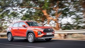 28 కి.మీ మైలేజ్.. 6 ఎయిర్‌బ్యాగ్స్..మధ్యతరగతి ప్రజలు కోరుకునే కారు ఇదే