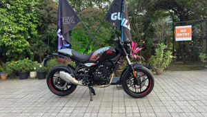 బైక్ అంటే ఇలా ఉండాలి బాసూ.. వంగి డ్రైవ్ చేస్తే వచ్చే ఆ కిక్కే వేరు.. రాయల్ ఎన్‌ఫీల్డ్ నుంచి 2026 గెరిల్లా 450