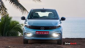 నాలుగున్నర లక్షలకే కారు.. పెట్రోల్, CNG, EV మూడు ఆప్షన్‌లు.. చిన్న ఫ్యామిలీకి చింత లేని కారు