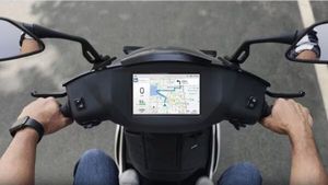 డ్రైవింగులో ఫోన్ చూడక్కర్లేదు..ఈ స్కూటరే అన్నీ చెబుతుంది..టచ్ స్క్రీన్ డిస్‌ప్లే ఉన్న టాప్ 5 స్కూటర్లు ఇవే