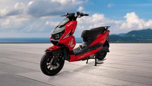 ఆఫీసుకైనా, కాలేజీకైనా.. ఇంటి దగ్గరే ఛార్జింగ్, అదిరిపోయే సేవింగ్స్.. డబ్బులు ఆదా చేసే టాప్-5 స్కూటర్లు ఇవే