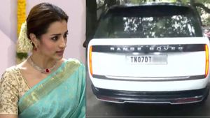 Vijay - Trisha : సీఎంగా విజయ్ ప్రమాణ స్వీకారం.. నీలిరంగు చీరలో మెరిసిన త్రిష.. ఆమె కారు ధర తెలిస్తే షాకే