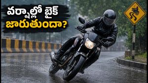 వర్షాల్లో బైక్ జారుతుందా? సేఫ్టీ కోసం ఈ 125cc-160cc బైక్‌లు బెస్ట్ ఛాయిస్!