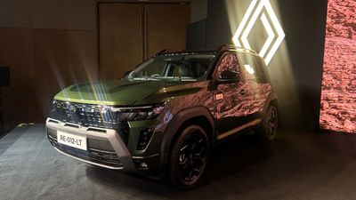 नई 2026 Renault Duster भारत में लॉन्च, यहां जानिएं बुकिंग से लेकर डिलीवरी टाइमलाइन की पूरी डिटेल्स