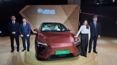 भारत में Lexus की पहली इलेक्ट्रिक सेडान लॉन्च, कीमत ₹89.99 लाख, फुल चार्ज में दौड़ेगी 580km