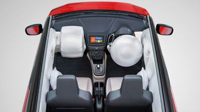 33 KM माइलेज, 6 एयरबैग और सीएनजी इंजन; ₹4.99 लाख वाली कार के सामने Baleno-Tiago सब फेल‍! दनादन हो रही बिक्री 