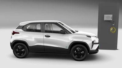 പഴയതെല്ലാം വിറ്റുതീർത്ത് പണമുണ്ടാക്കണം, 1.71 ലക്ഷം വിലക്കുറവിൽ ഇലക്ട്രിക് കാറുകൾ വിറ്റഴിച്ച് ടാറ്റ