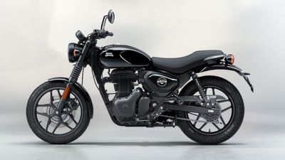 കുറഞ്ഞ വിലയിൽ ഫീച്ചര് ലോഡഡ് 'ബേസ് പ്രീമിയം'വേരിയന്റുമായി ഹണ്ടര് 350 എത്തി! വേട്ട ഇനിമേല് താന് ആരംഭം