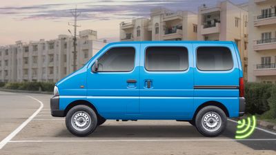 6 പേര്‍ക്ക് കയറാവുന്ന ഫാമിലി കാറിന് വില വെറും ₹5.21 ലക്ഷം! 31 ദിവസം കൊണ്ട് വാങ്ങിയത് 11,333 പേര്‍